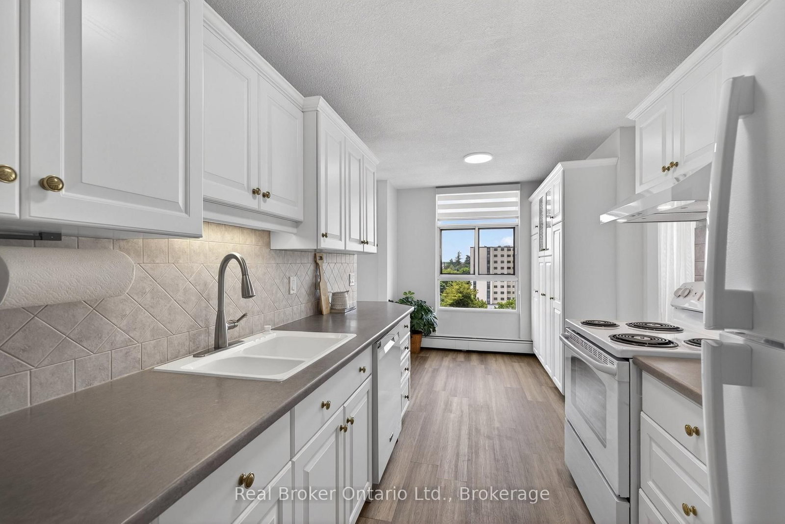 23 E Woodlawn Road • #811 • Guelph, ON photo 19