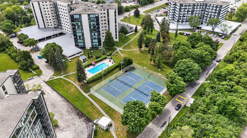 811 - 23 Woodlawn Road E