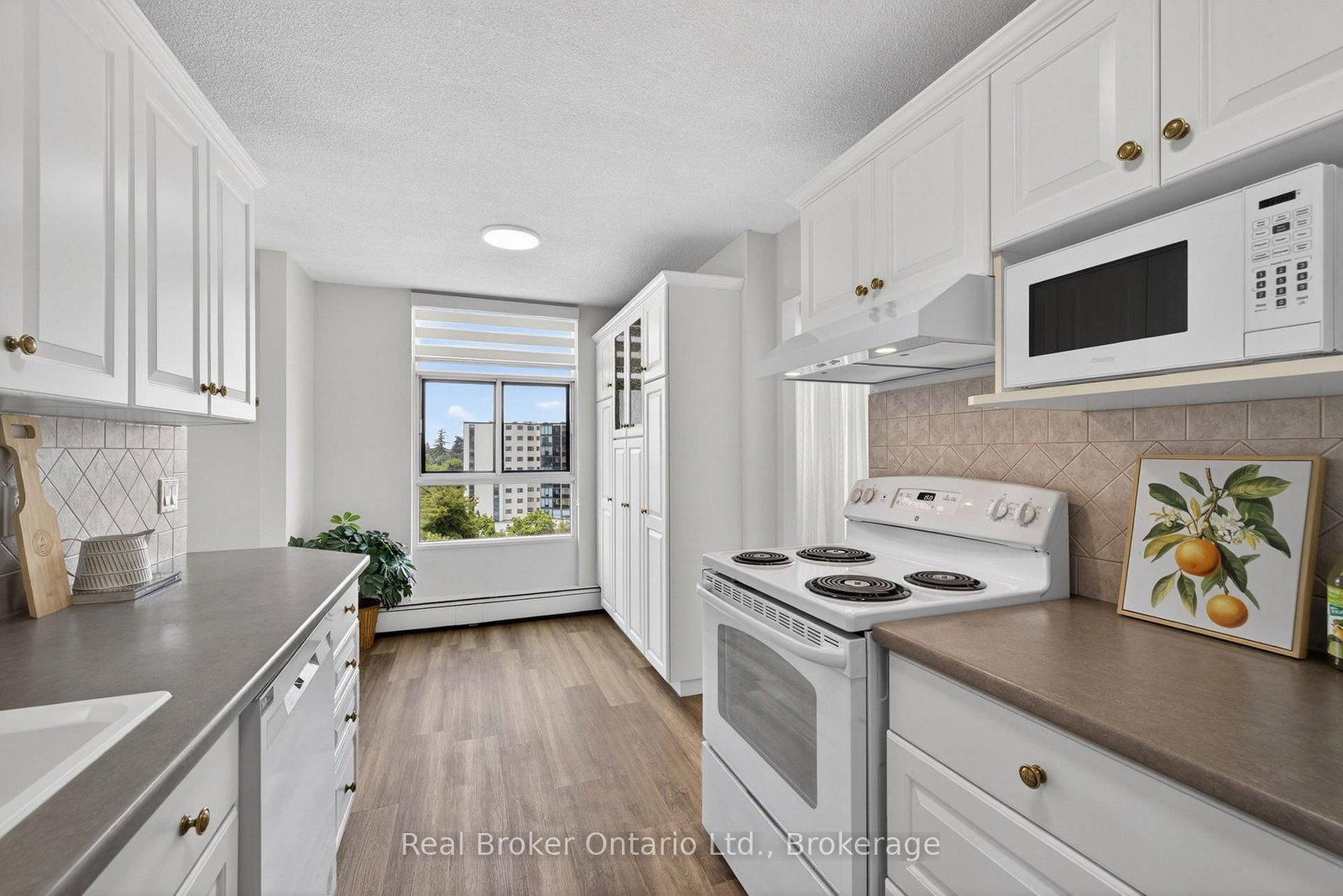 23 E Woodlawn Road • #811 • Guelph, ON photo 20