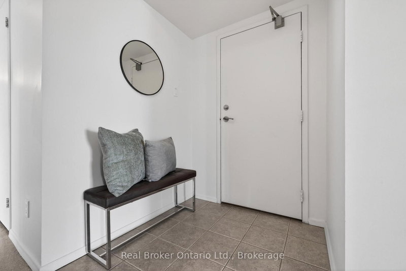 811 - 23 Woodlawn Road E