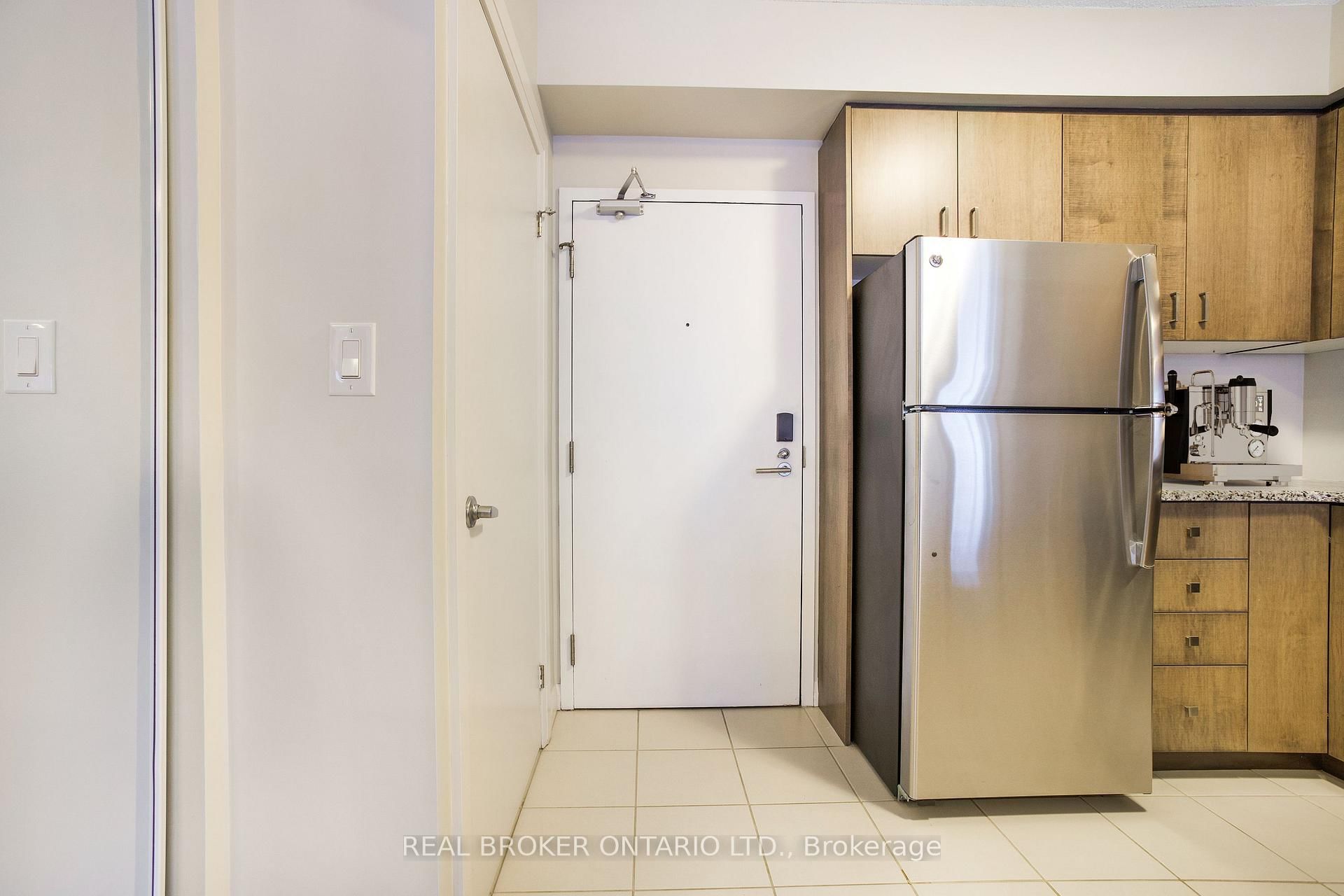 53 Arthur Street S, Unit 802