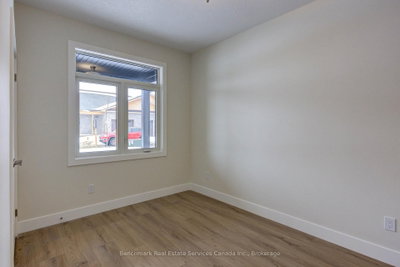 57 Cavalier Crescent — photo 2