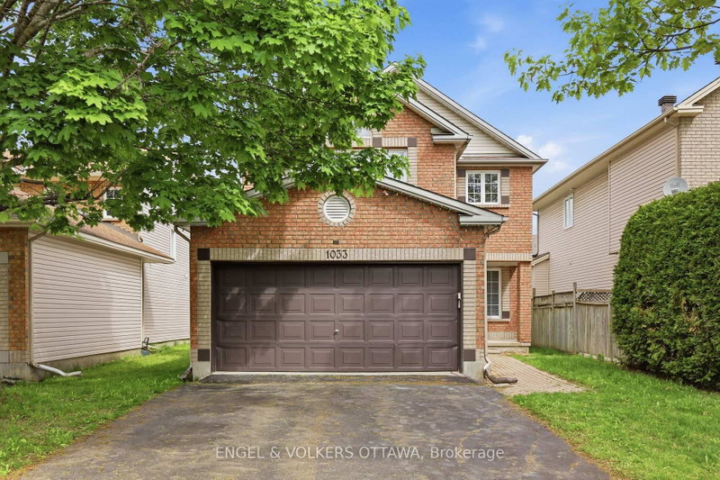 home for lease on 1033 Como Crescent