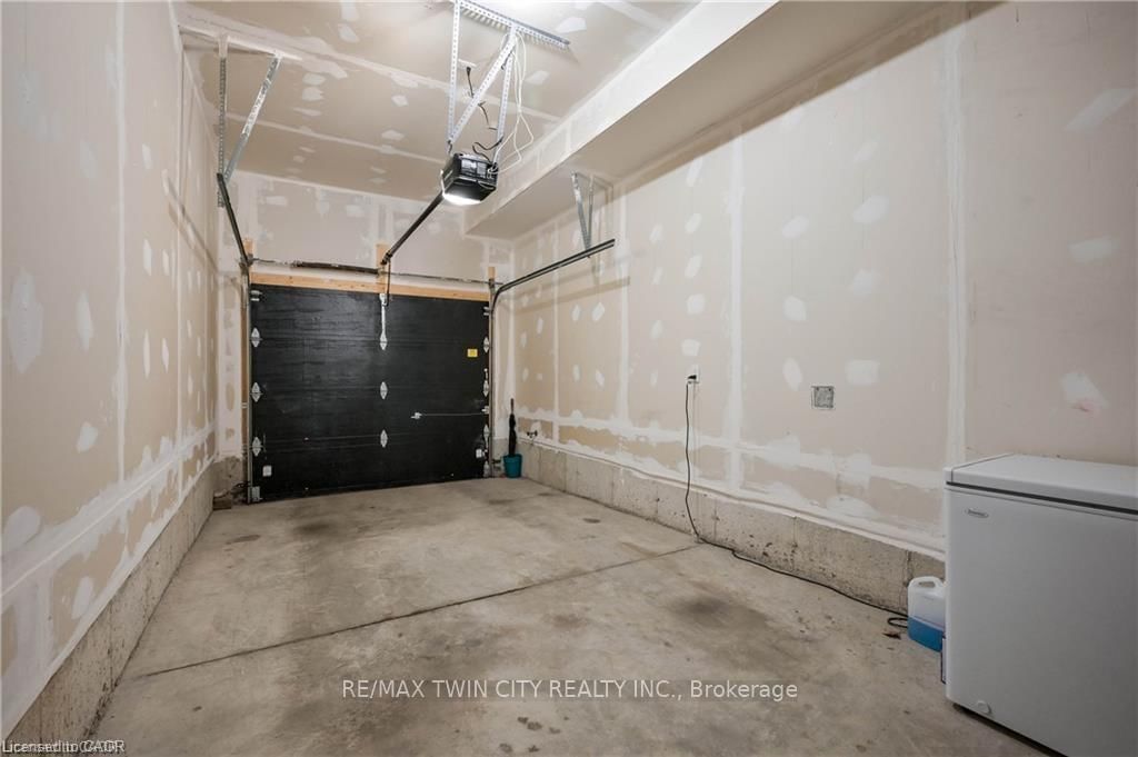107 Westra Drive • #27 • Guelph/Eramosa, ON photo 36