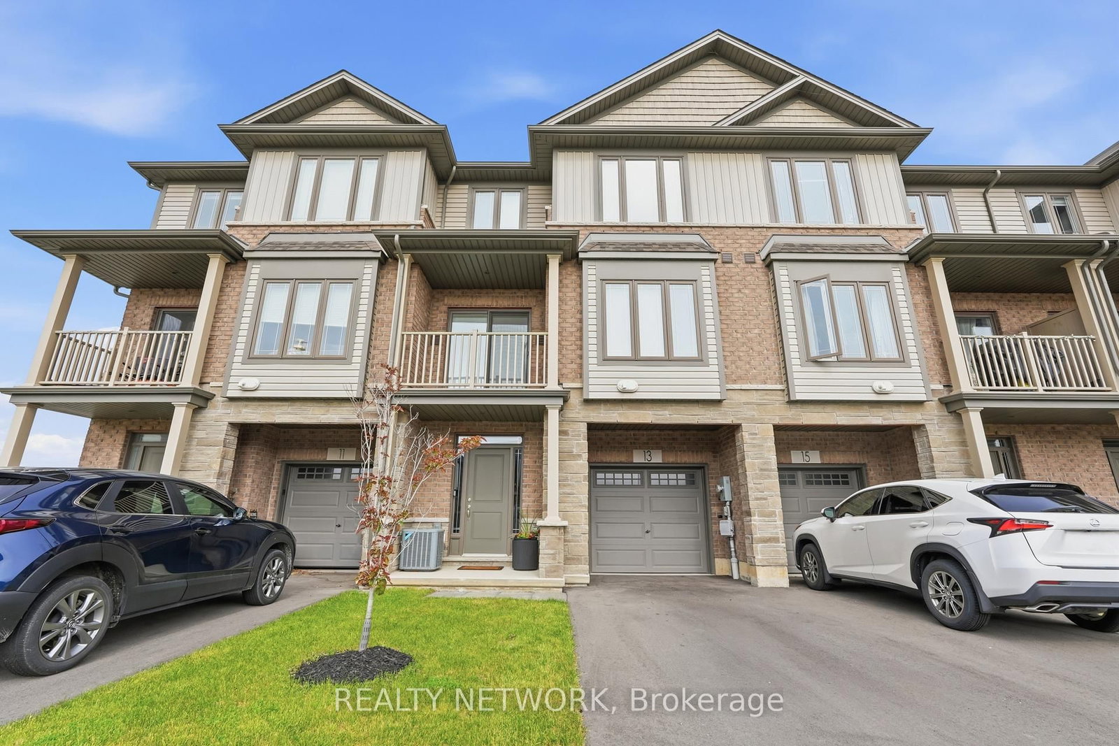 13 Rachel Drive • Hamilton, ON photo 3