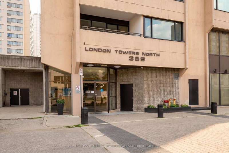 1901 - 389 Dundas Street