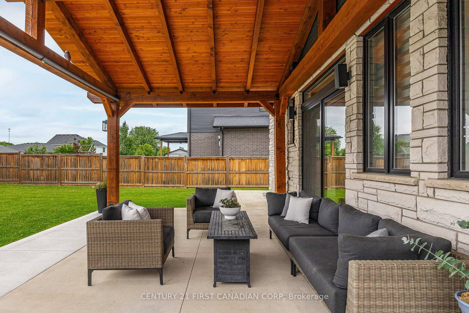 8 Oscar Davis Court • Strathroy-Caradoc, ON photo 40