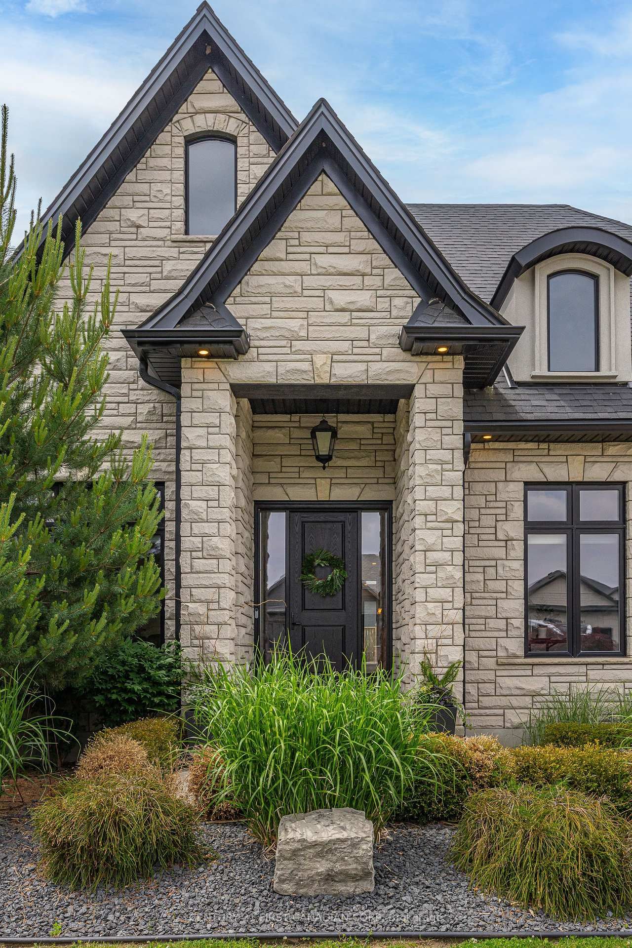 8 Oscar Davis Court • Strathroy-Caradoc, ON photo 5