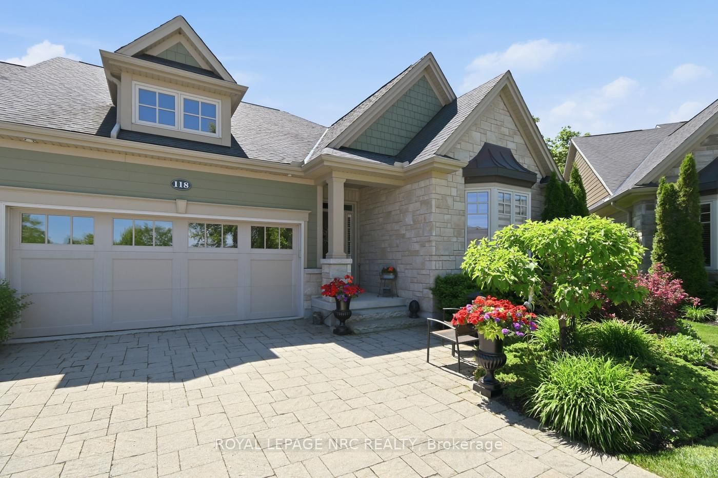118 Coyle Court • Welland, ON photo 2