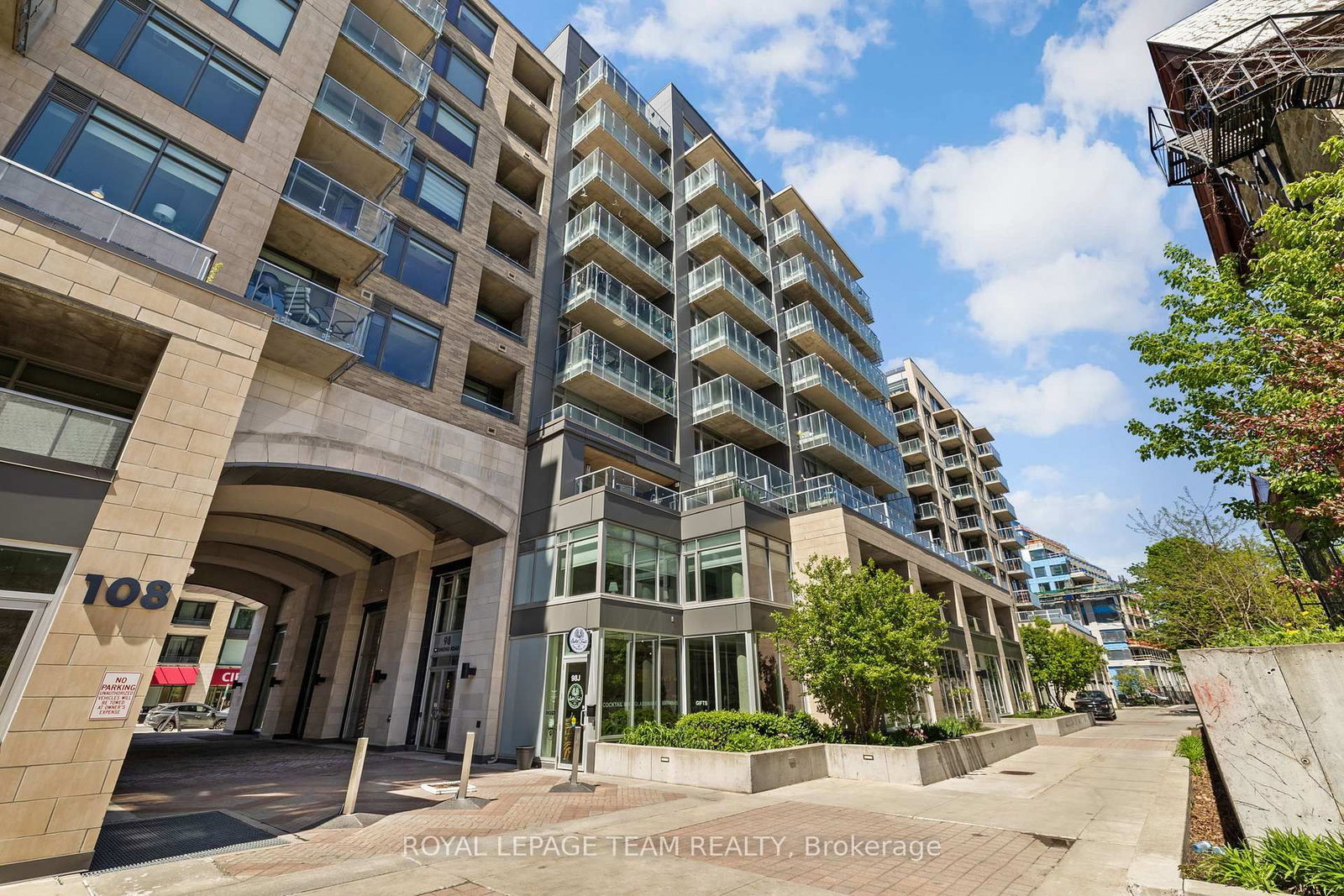 Condo sold at 206-98 Richmond Road, Ottawa, Ontario, K1Z 0B2 - Westboro/Hampton Park - MLS: X13431464