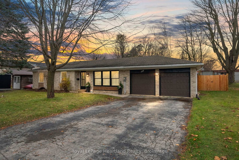 156 JOHN Street N