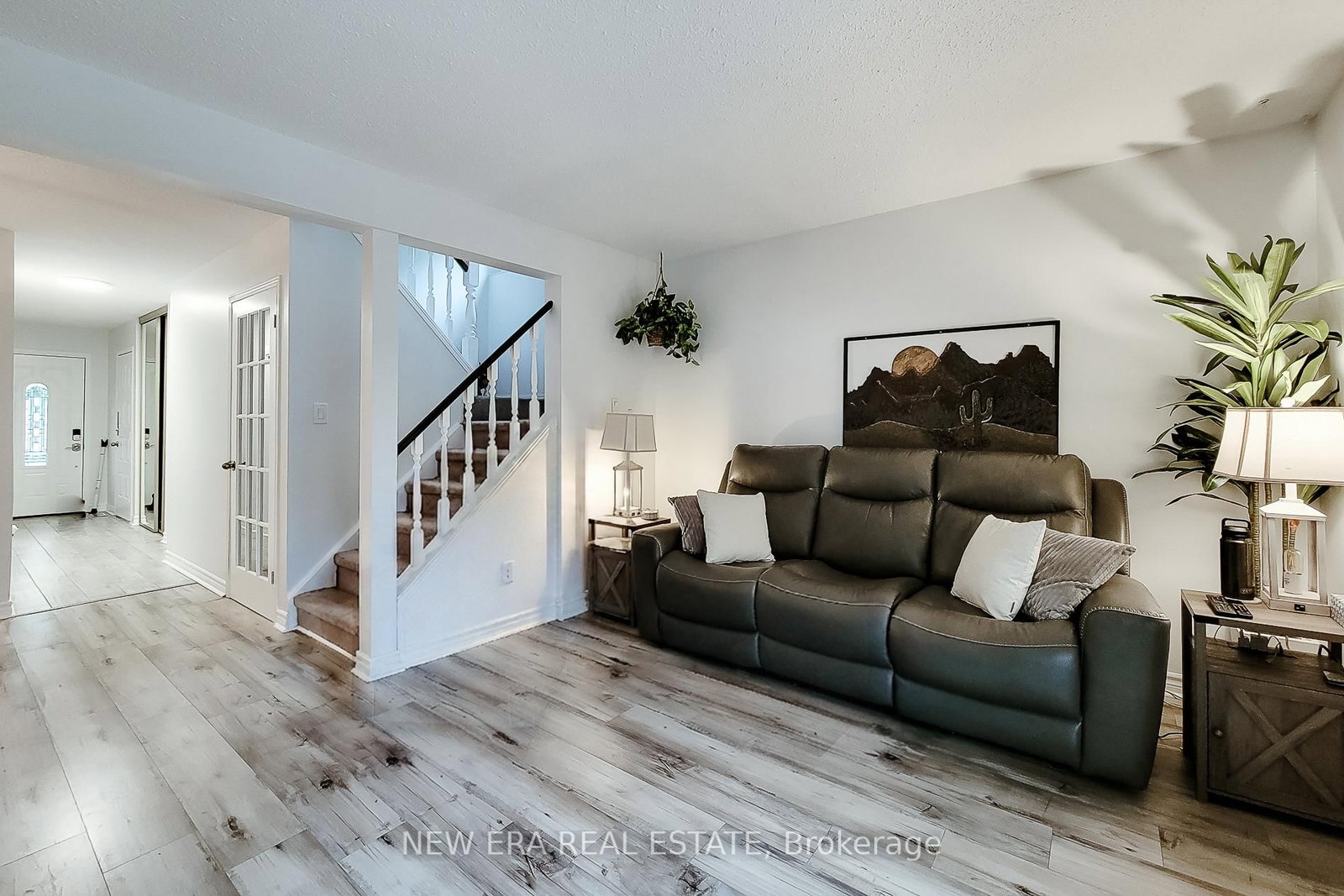 8 Dalton Gate • Hamilton, ON photo 9
