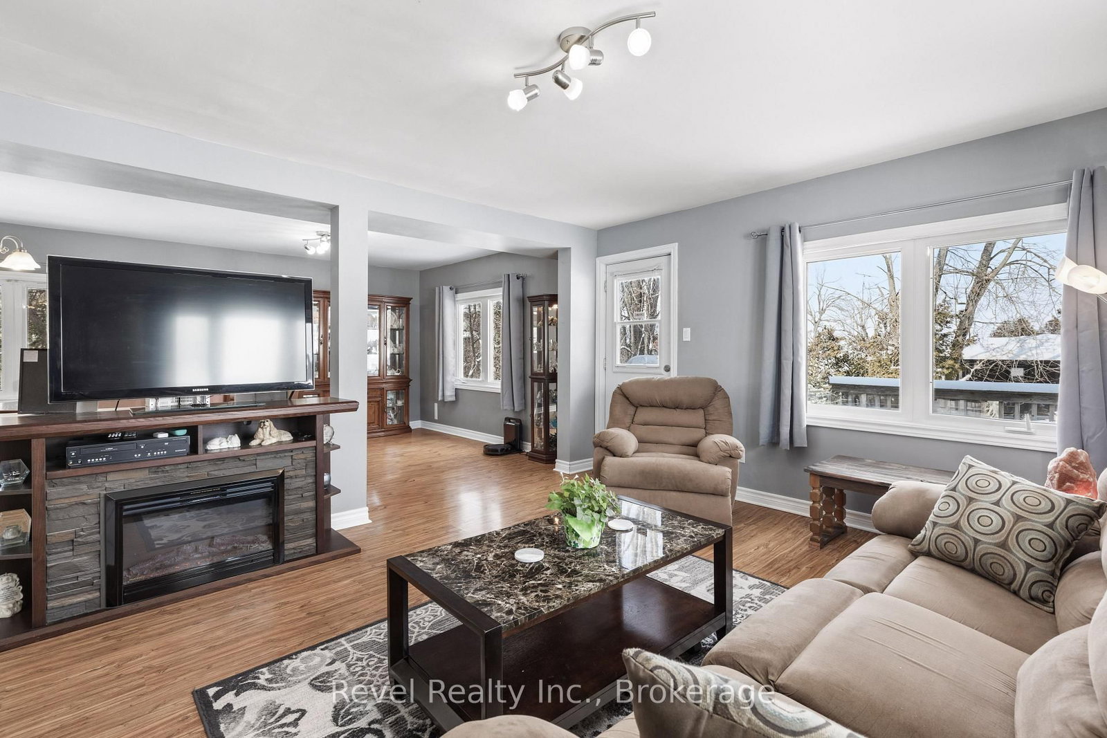 Listing Image 12