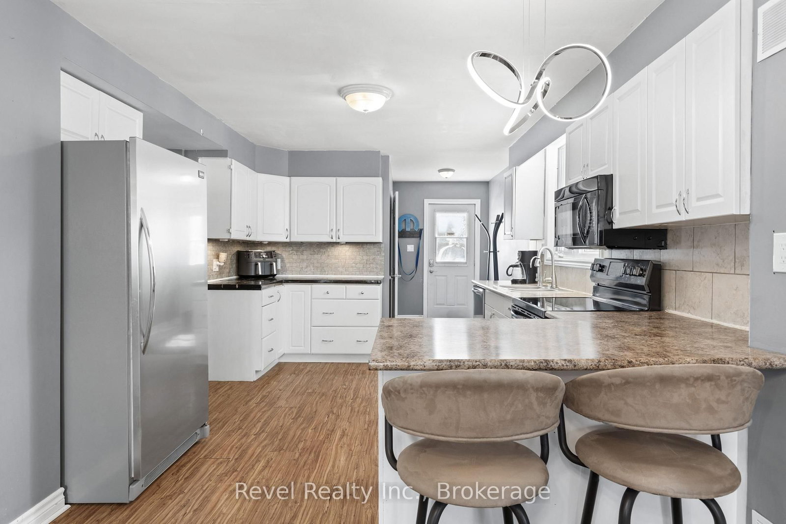 Listing Image 19