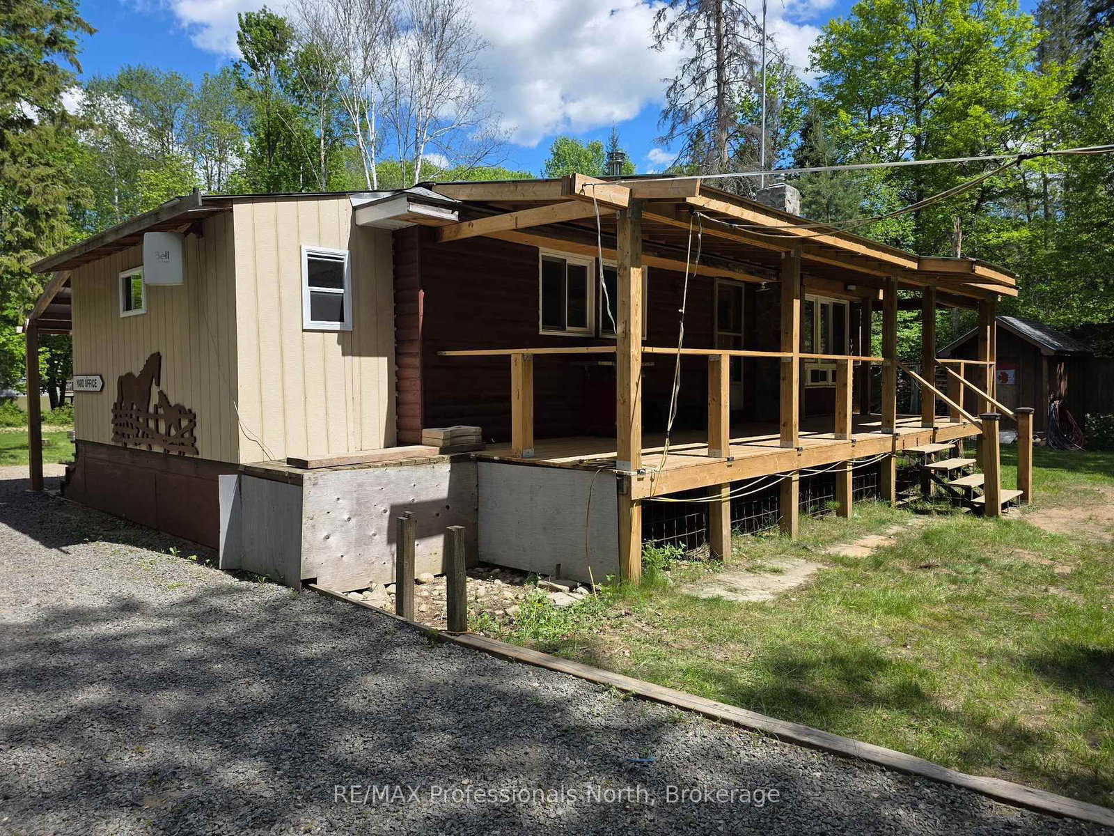 46 ROBERT Road W • Huntsville, ON photo 2