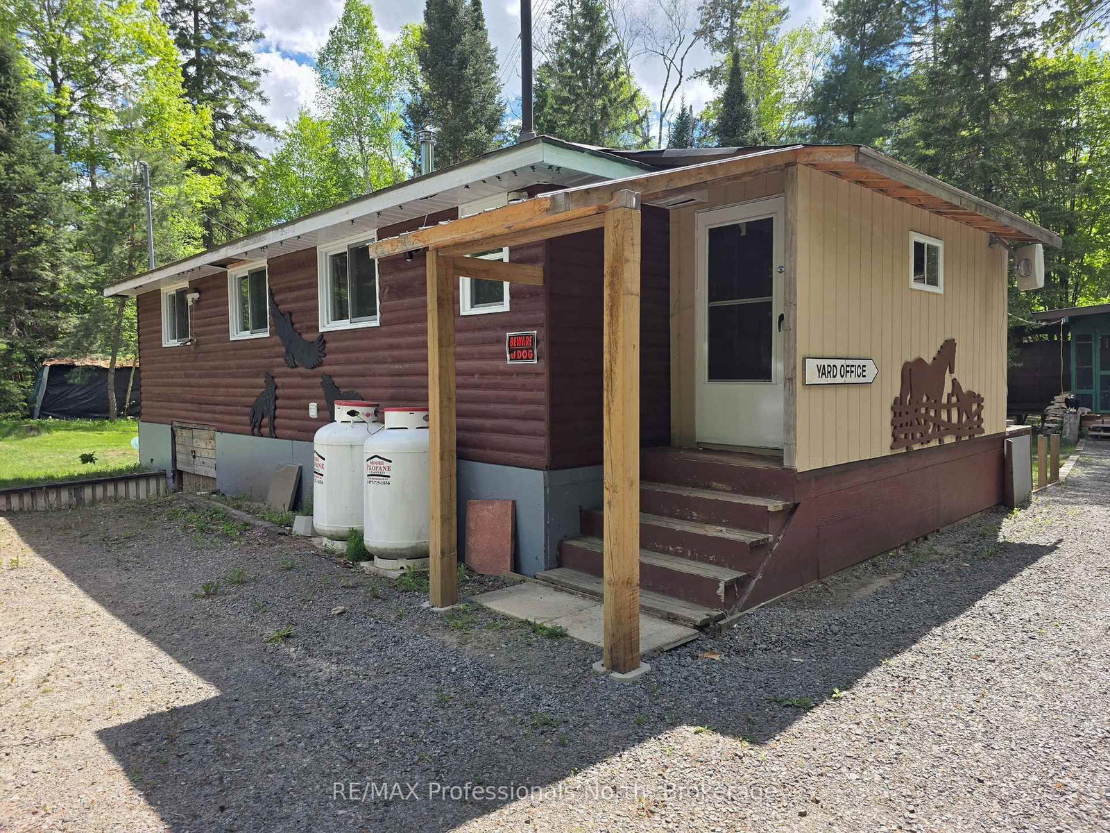 46 ROBERT Road W • Huntsville, ON photo 3