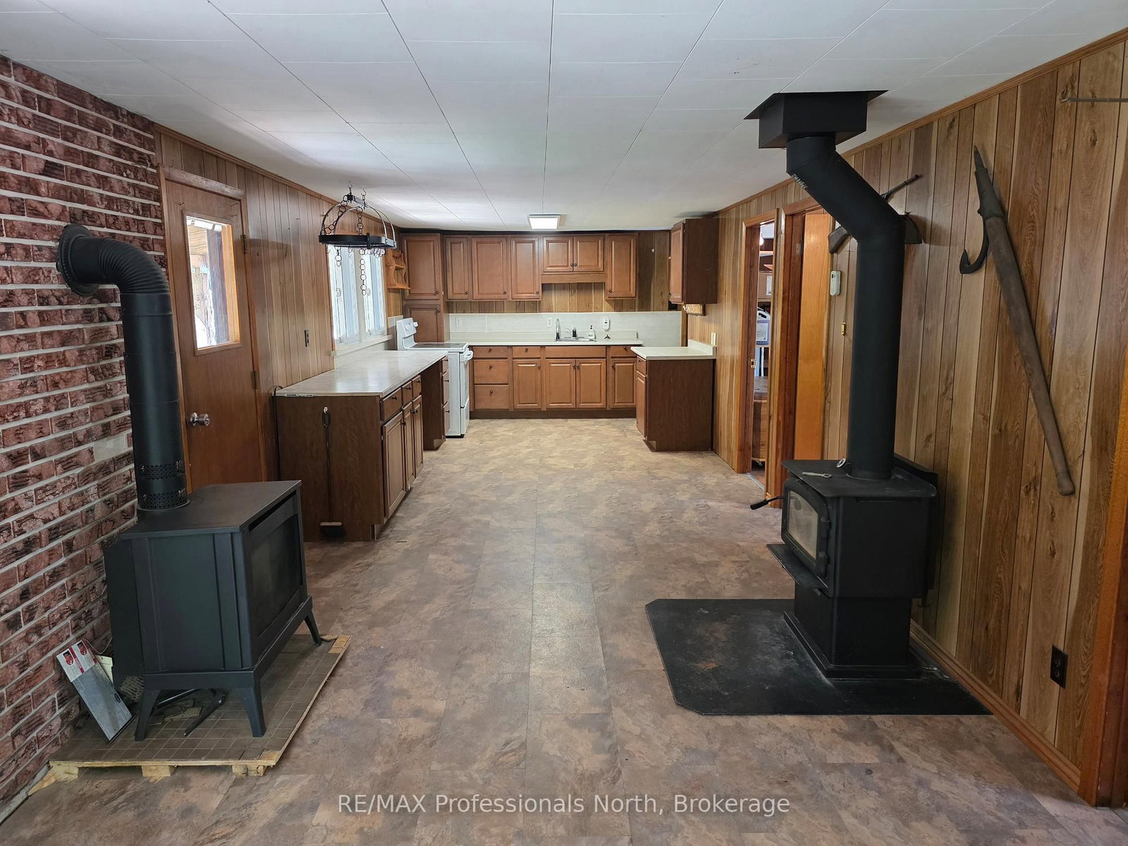 46 ROBERT Road W • Huntsville, ON photo 8