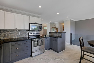 829 30th Street W • Georgian Bluffs, ON photo 9