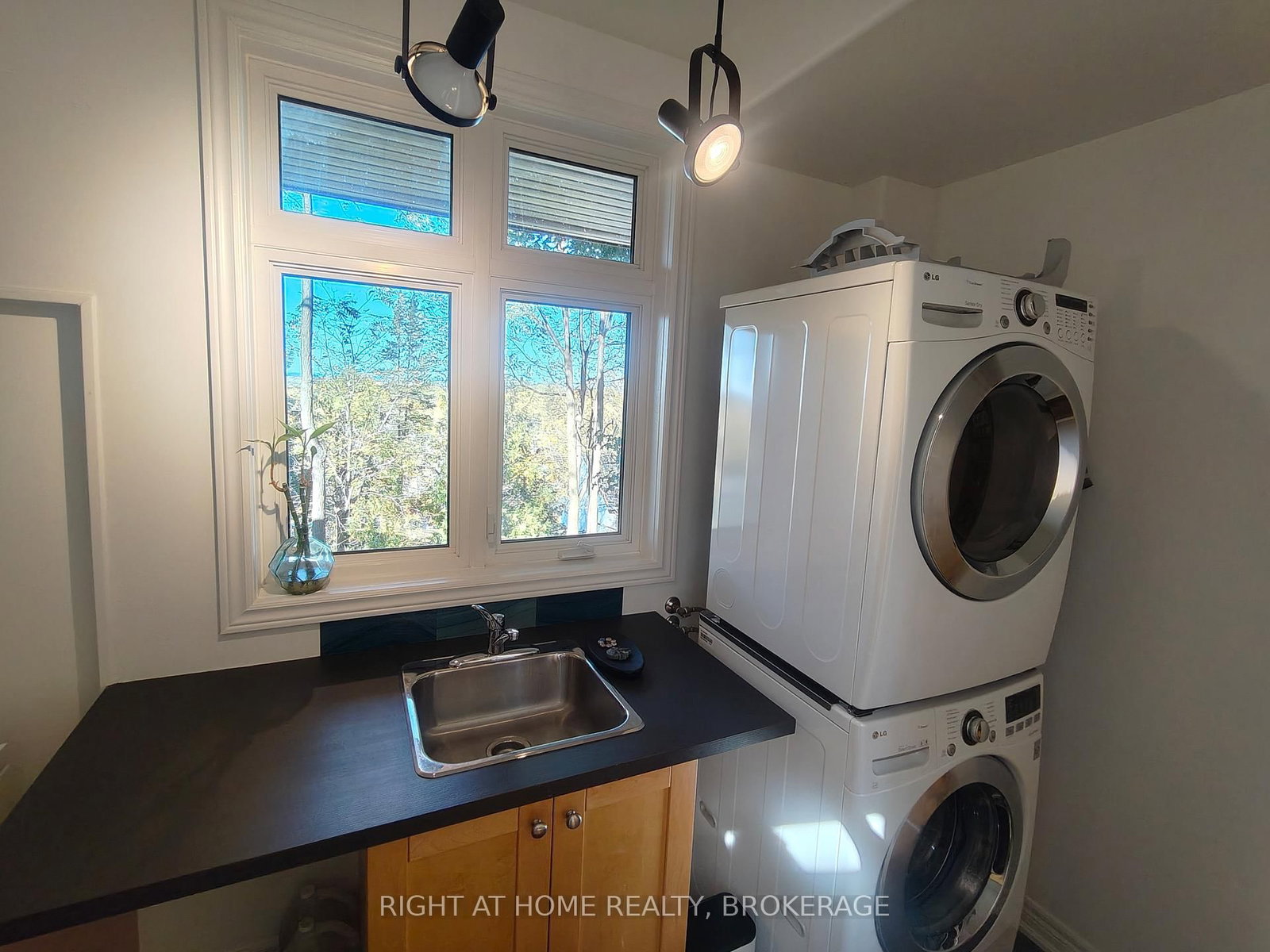 22 Ursula Avenue • St. Catharines, ON photo 16