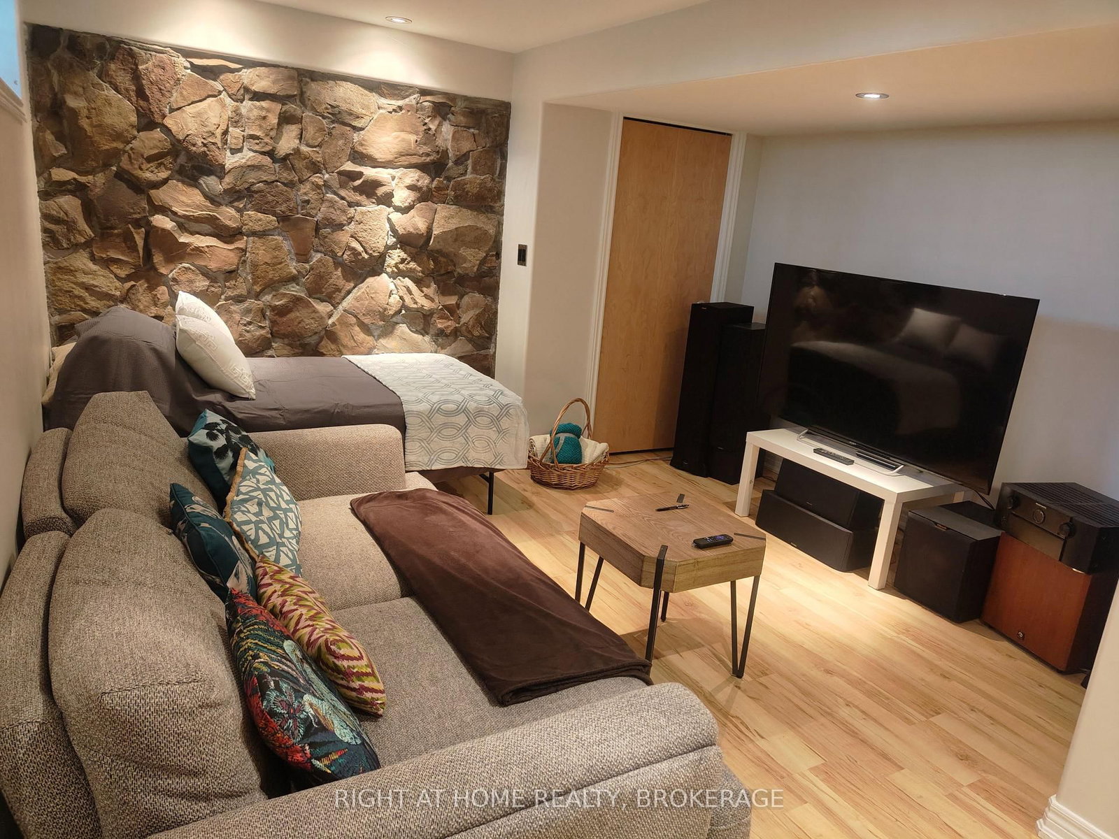 22 Ursula Avenue • St. Catharines, ON photo 37