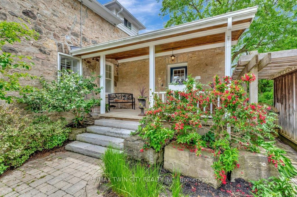 142 GLENMORRIS Street • Cambridge, ON photo 33