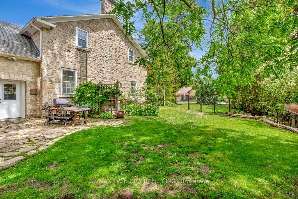 142 GLENMORRIS Street • Cambridge, ON photo 37
