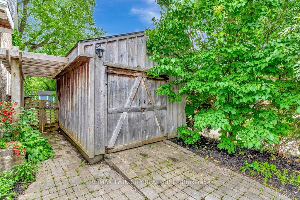 142 GLENMORRIS Street • Cambridge, ON photo 38