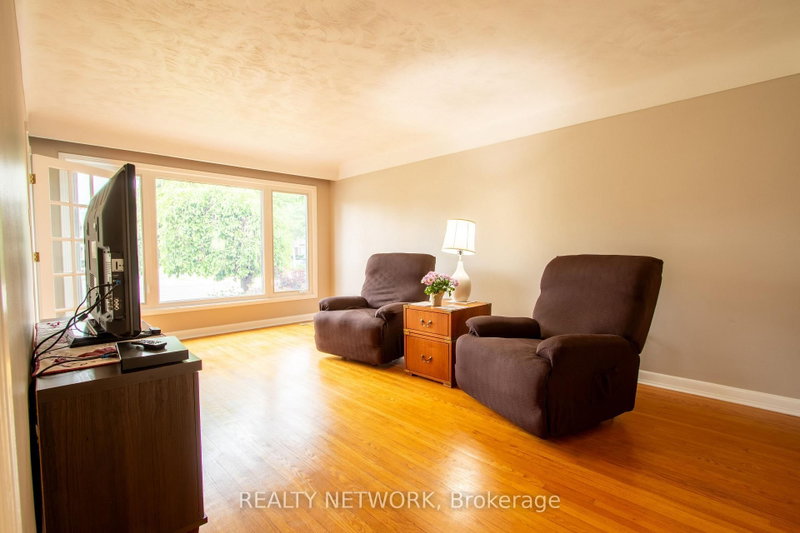 652 Upper Wentworth Street
