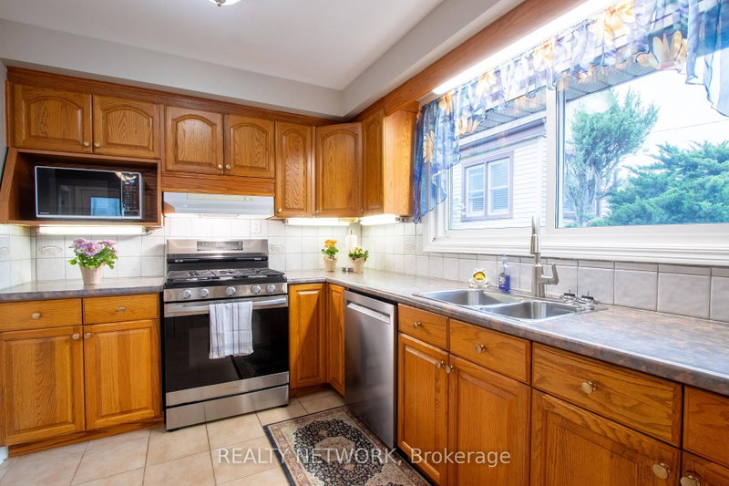 652 Upper Wentworth Street