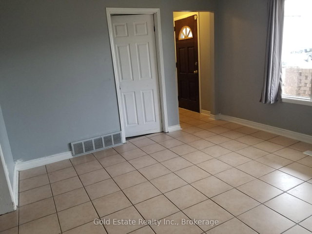 Upper - 426 Langlois Avenue