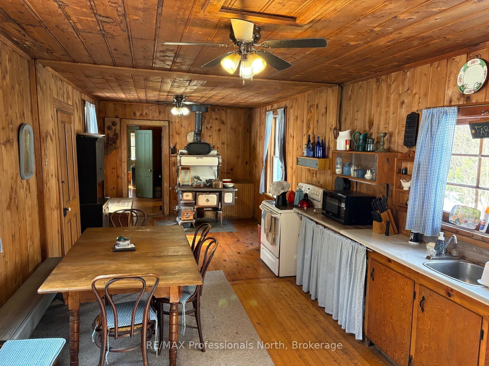 231 Kay Road W • Huntsville, ON photo 6