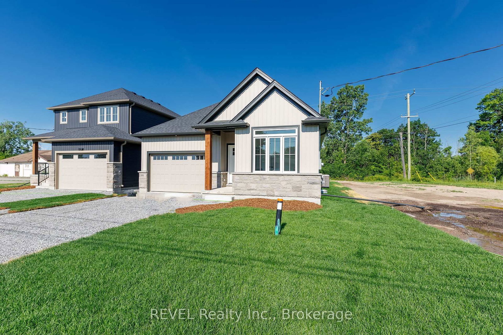 1133 Dipietro Street • Fort Erie, ON photo 2