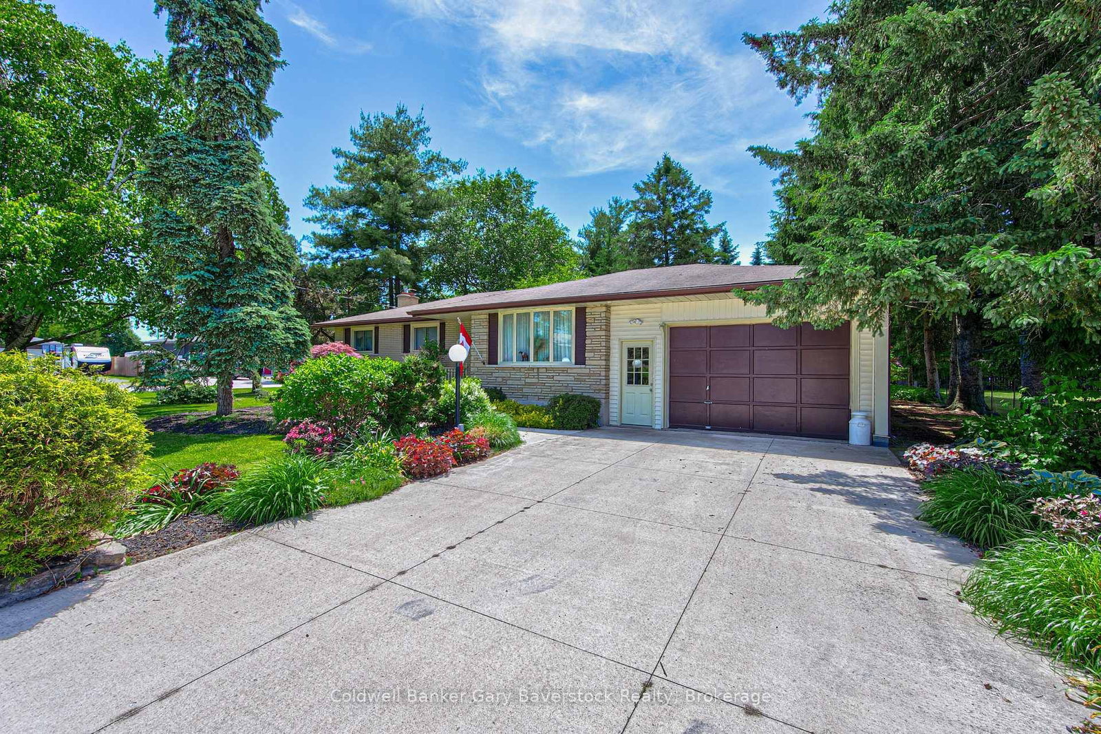 Detached House sold at 65 Summerside Crescent, Cambridge, Ontario, N1R 5S2 - MLS: X13432808