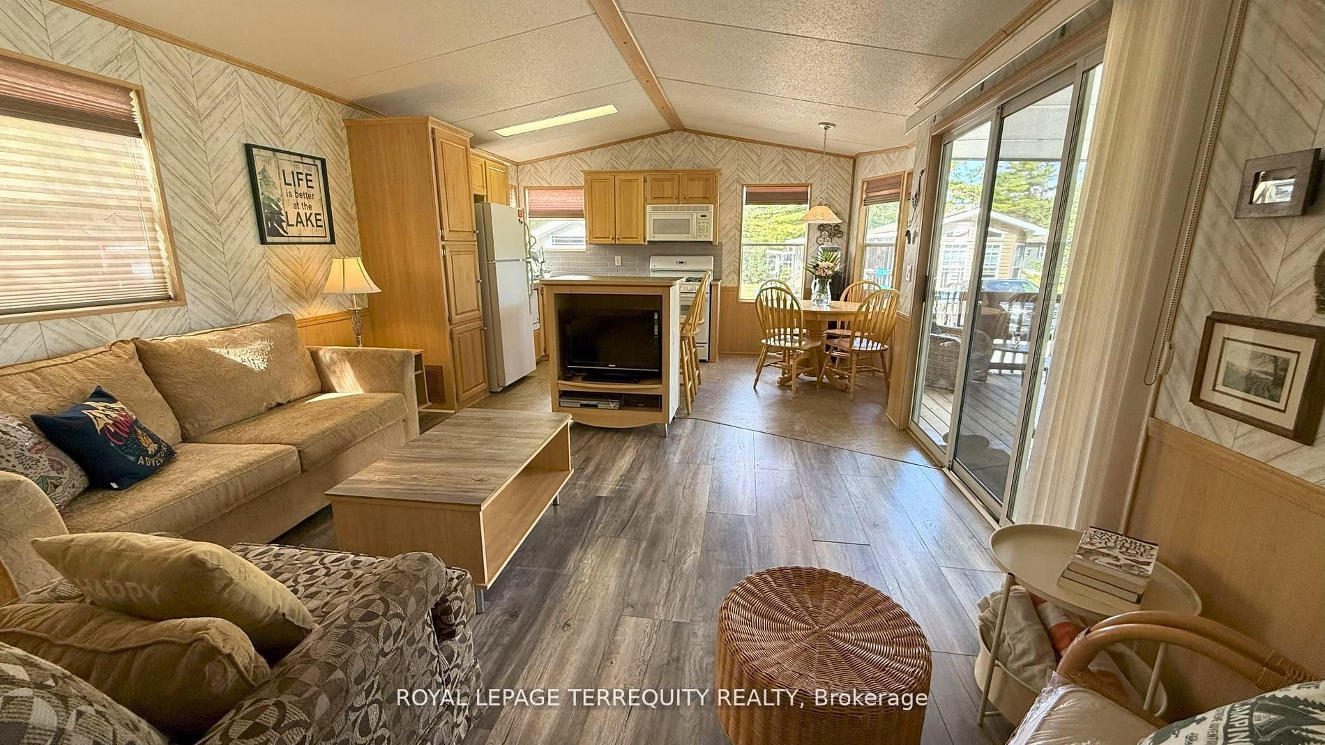 328 Rockview