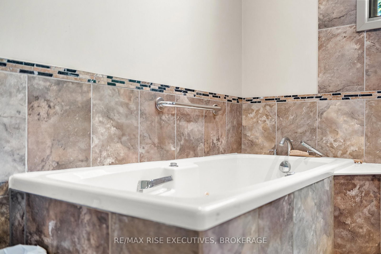 22 The Point Road • Kingston, ON photo 23