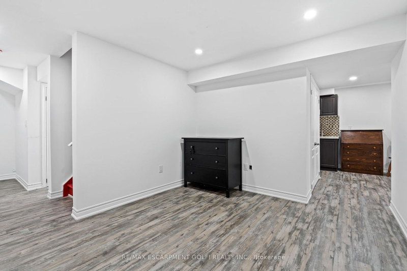 6087 Eaglewood Dr photo 4