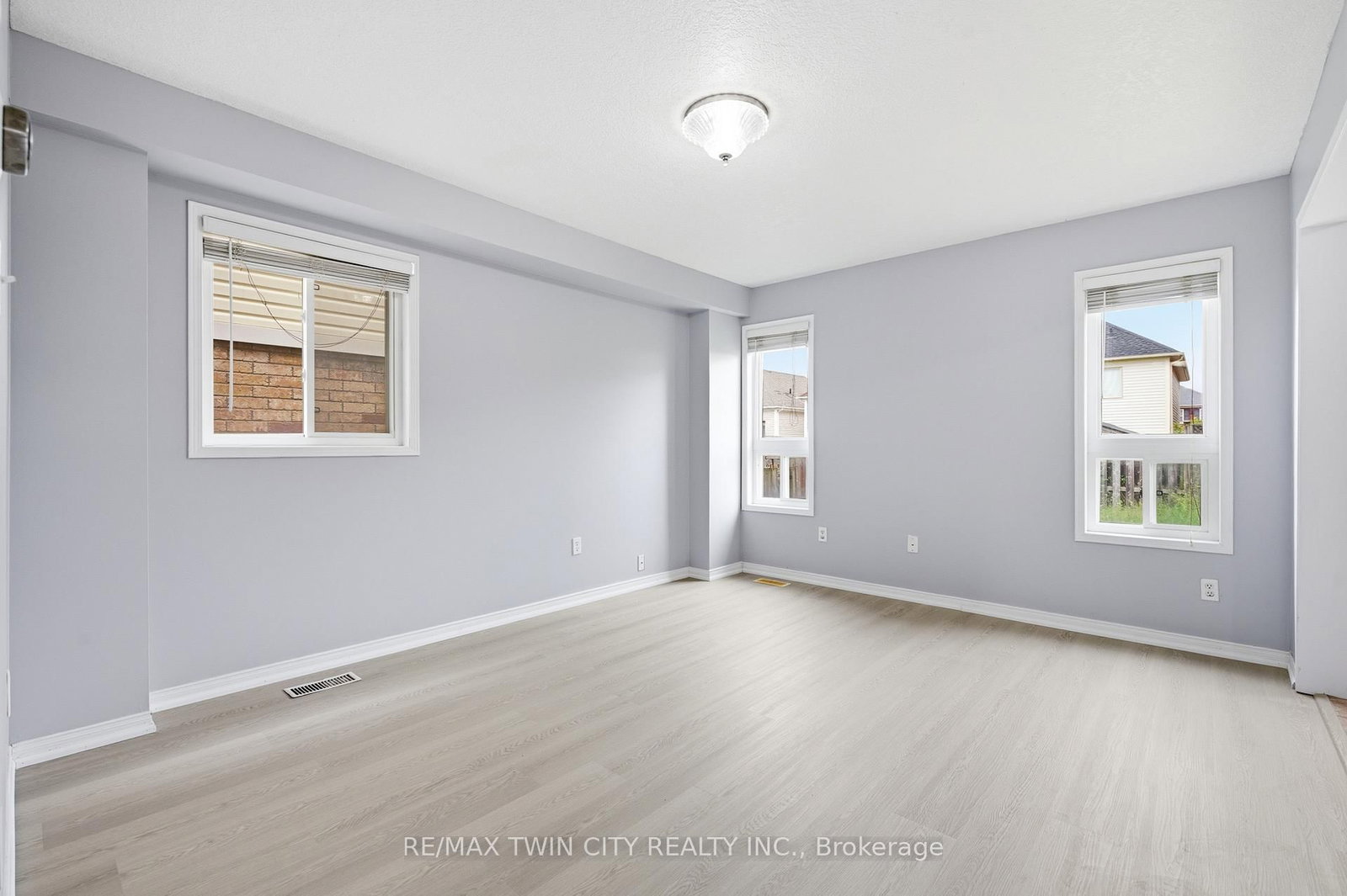 48 Griffiths Avenue • Cambridge, ON photo 8