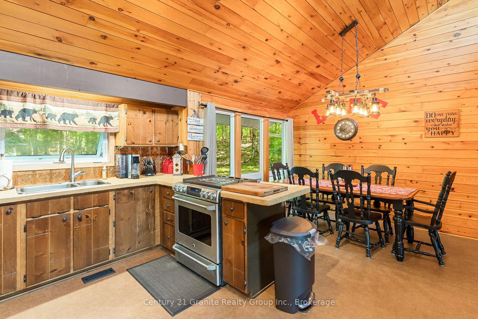 1075 Wampum Road • Dysart et al, ON photo 12