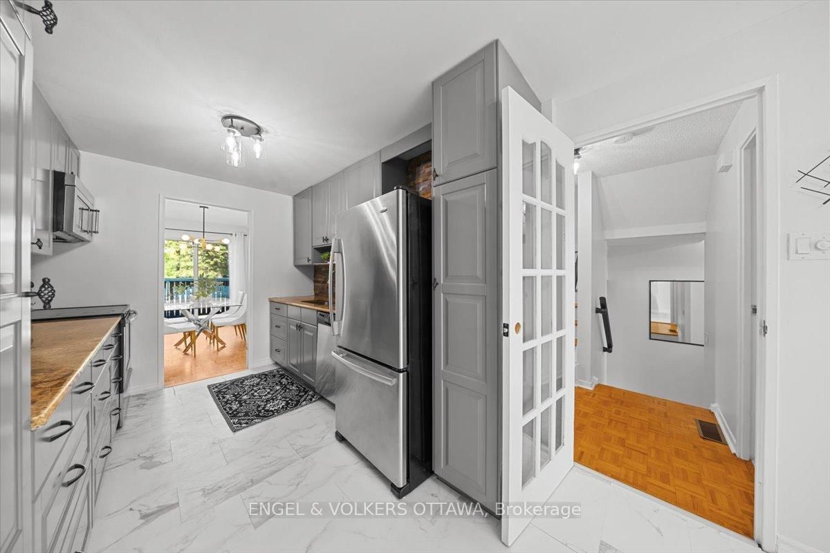 34 Viewpointe Private • Ottawa, ON photo 12