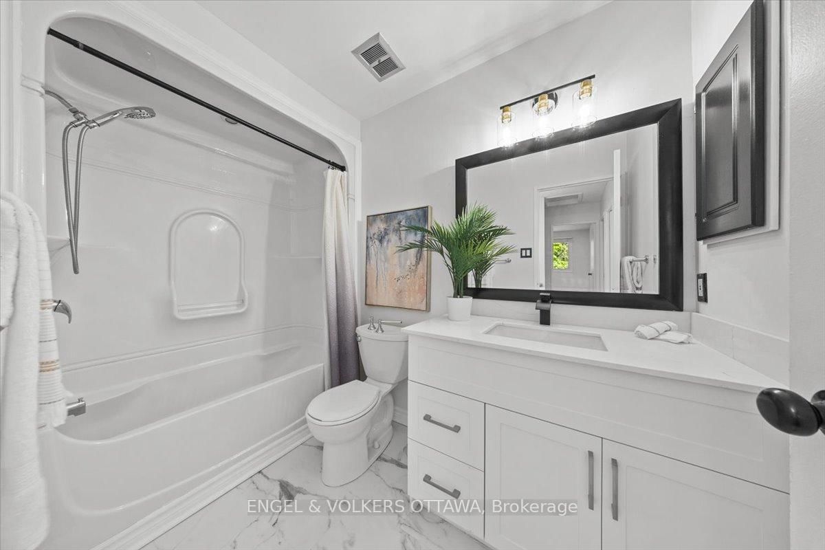 34 Viewpointe Private • Ottawa, ON photo 19