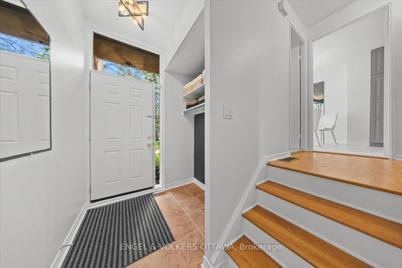 34 Viewpointe Private