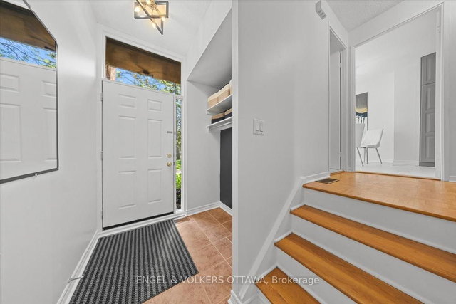 34 Viewpointe Private