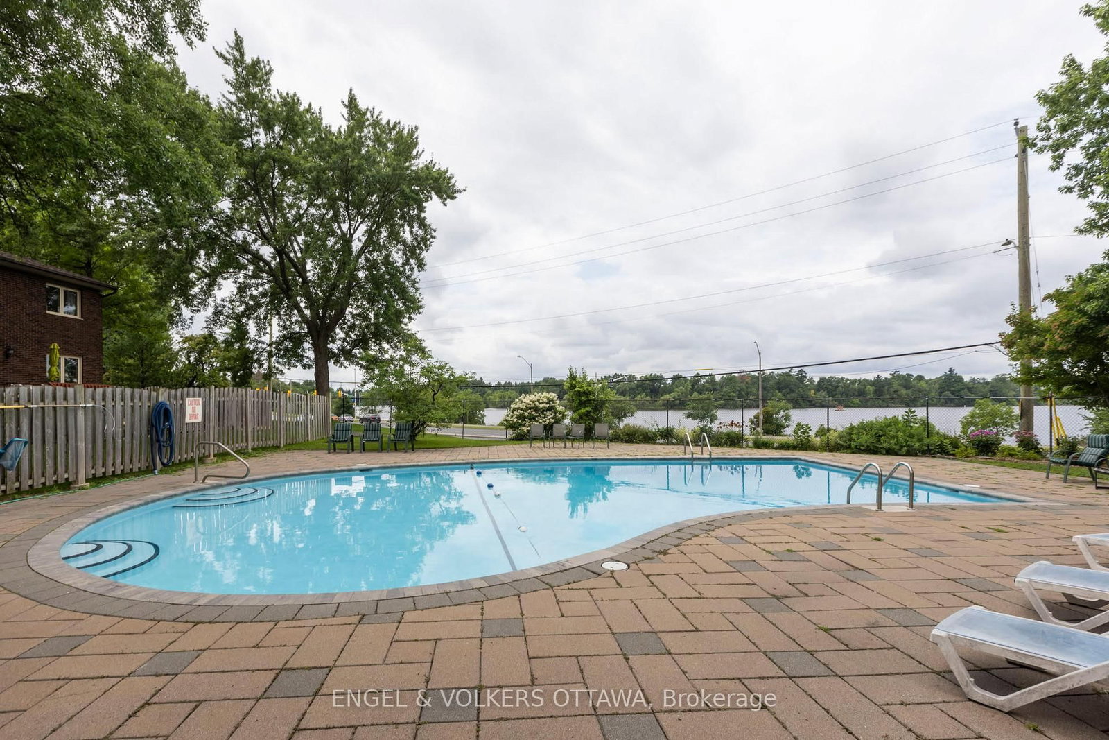 34 Viewpointe Private • Ottawa, ON photo 23