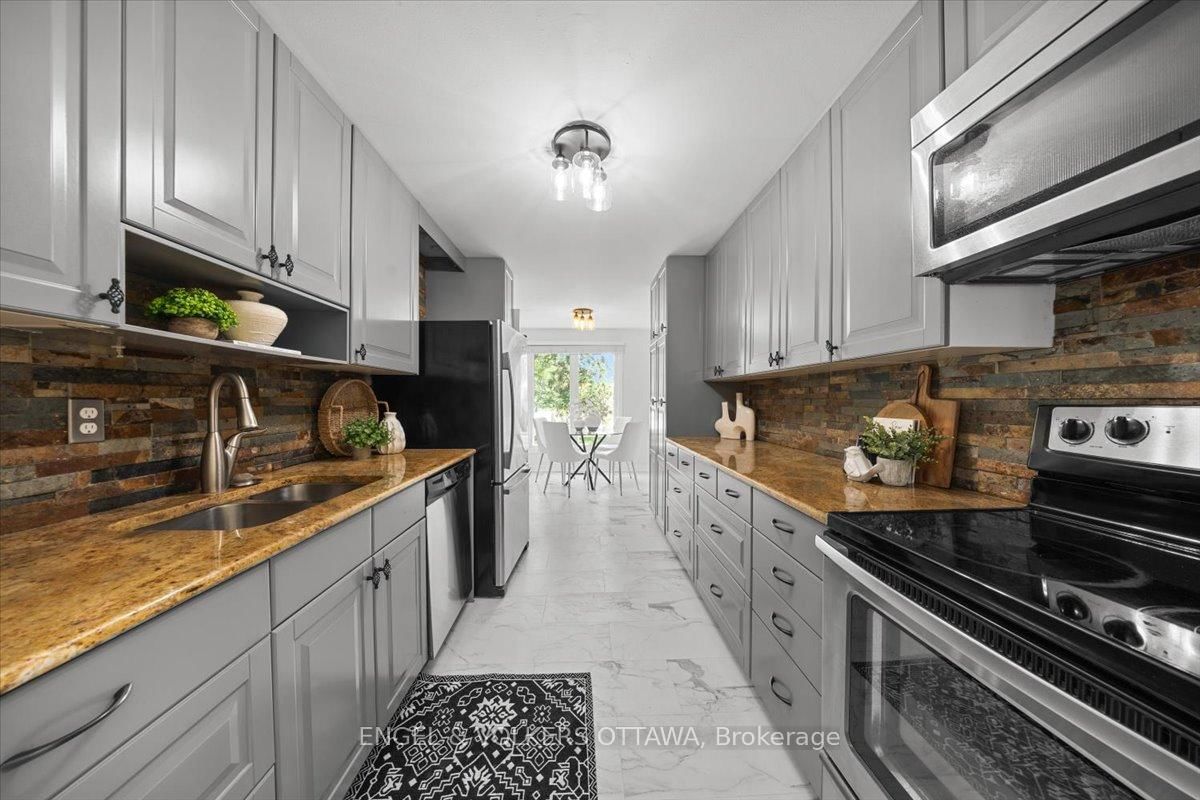 34 Viewpointe Private • Ottawa, ON photo 9