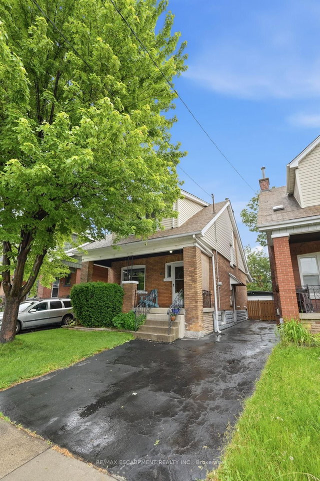 16 CONNAUGHT Avenue N