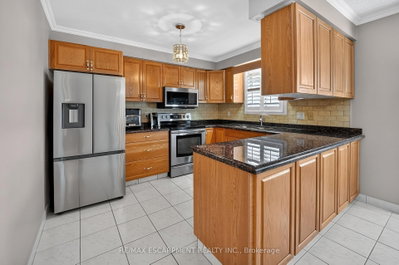 6444 Armstrong Drive • Niagara Falls, ON photo 8