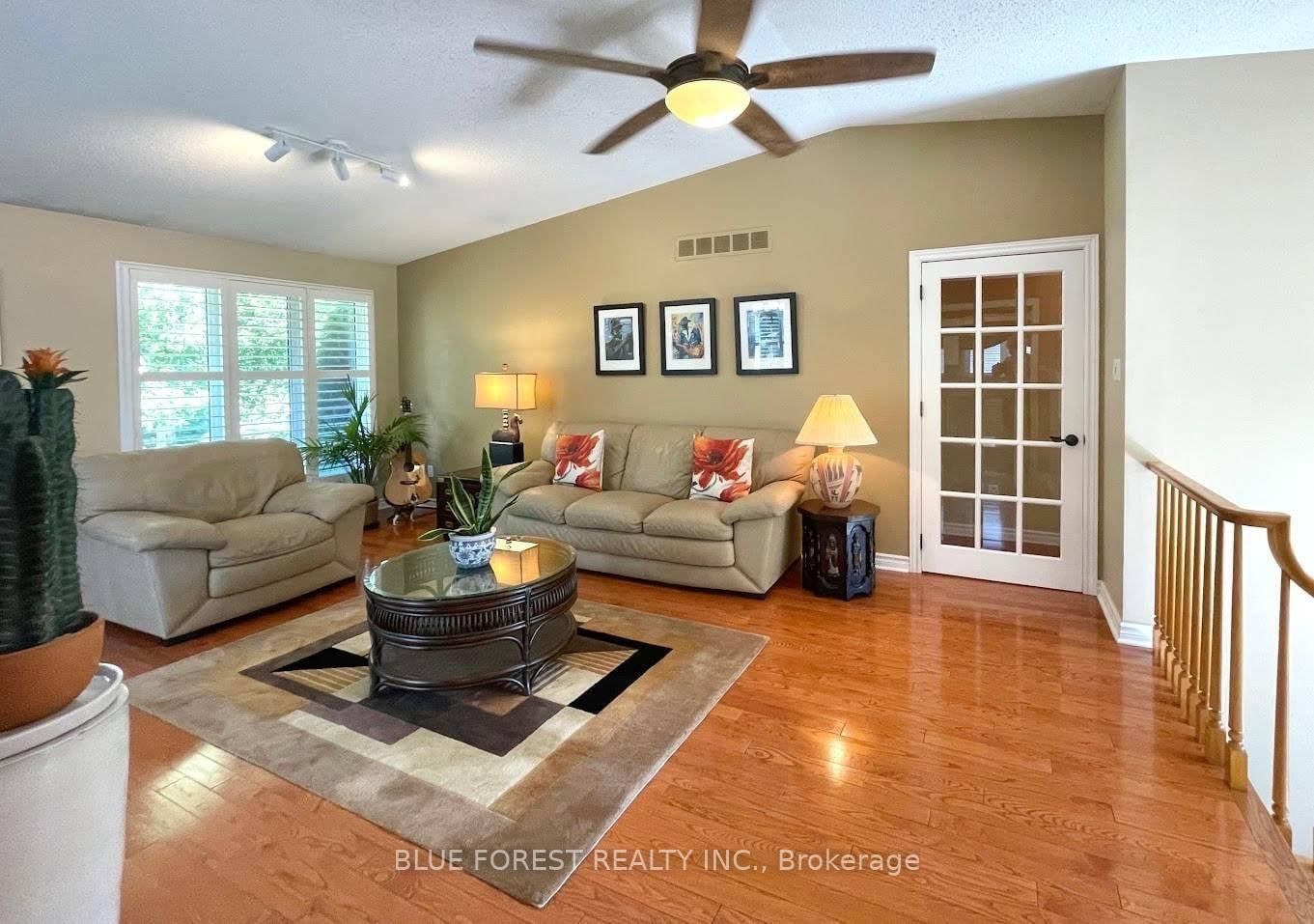 29 Village Gate Crescent • Thames Centre, ON photo 10