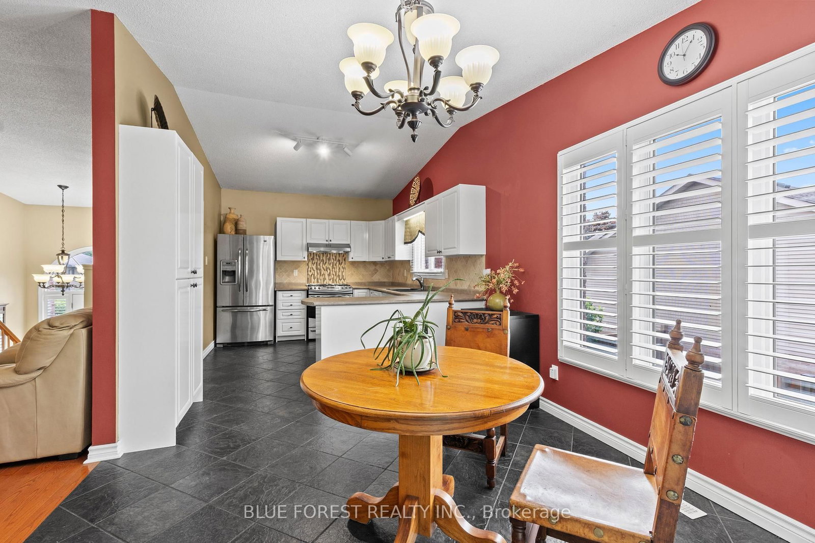 29 Village Gate Crescent • Thames Centre, ON photo 12