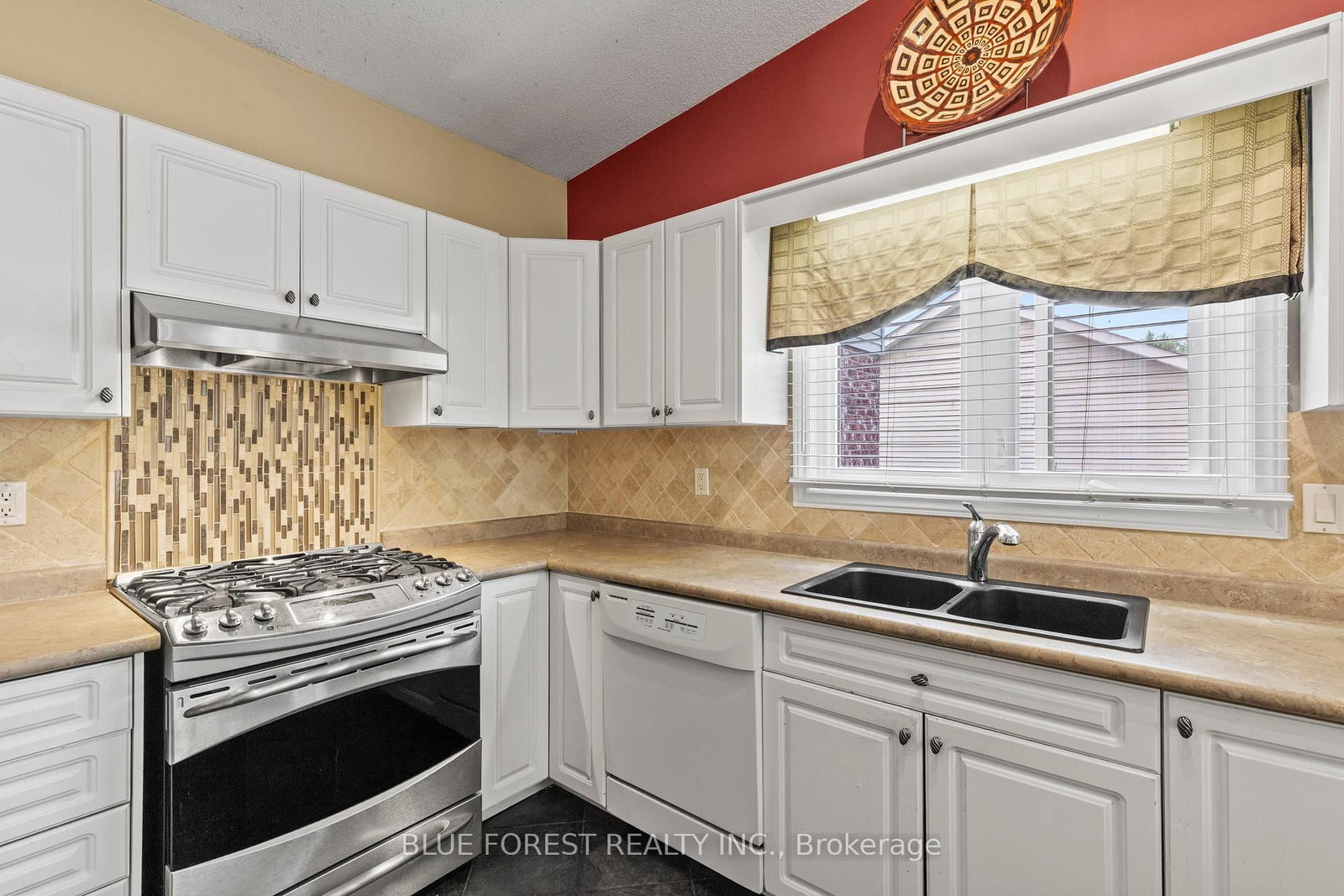 29 Village Gate Crescent • Thames Centre, ON photo 15
