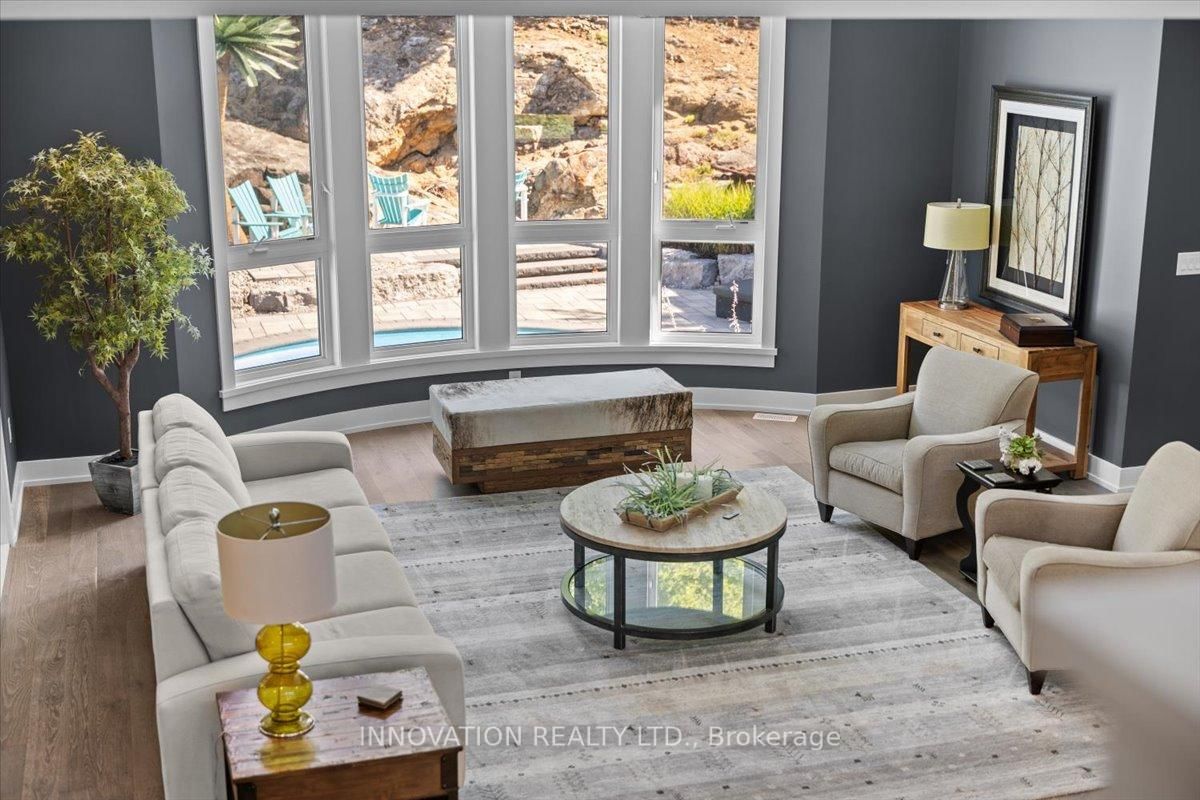 332 Carp Highlands Court • Carp, ON photo 6